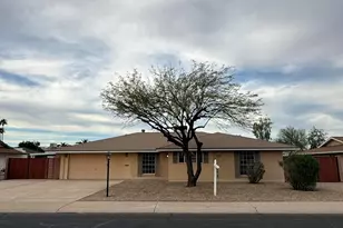 10332 W Wininger Cir, Sun City, AZ 85351 - Photo 1