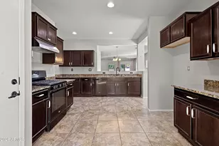 10802 W Saddlehorn Rd, Peoria, AZ 85383 - Photo 7