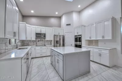 1942 E Claire Drive E, Phoenix, AZ 85022 - Photo 7