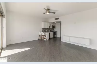 4750 N Central Avenue #E16, Phoenix, AZ 85012 - Photo 7