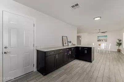 7118 W Earll Drive, Phoenix, AZ 85033 - Photo 3