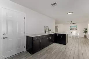 7118 W Earll Dr, Phoenix, AZ 85033 - Photo 3