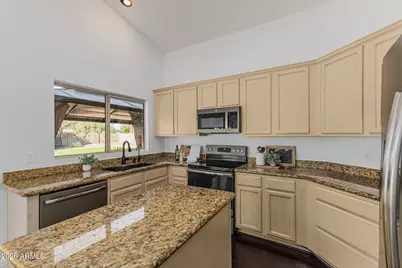 58 E Horseshoe Avenue, Gilbert, AZ 85296 - Photo 9