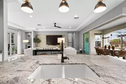 2948 E Crest Lane, Phoenix, AZ 85050 - Photo 11