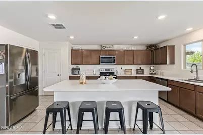 18154 W Navajo Street, Goodyear, AZ 85338 - Photo 7