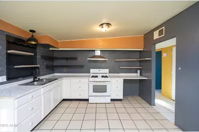 702 N Skyline Drive, Huachuca City, AZ 85616 - Photo 11