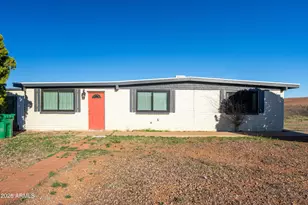 702 N Skyline Dr, Huachuca City, AZ 85616 - Photo 1