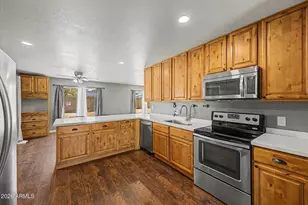 1833 N Edgewater Cir, Mesa, AZ 85207 - Photo 7