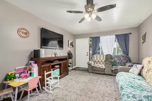 1833 N Edgewater Cir, Mesa, AZ 85207 - Photo 9