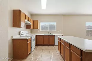 575 W Silver Reef Ct, Casa Grande, AZ 85122 - Photo 3