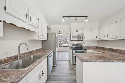 8401 E Wilshire Drive, Scottsdale, AZ 85257 - Photo 9