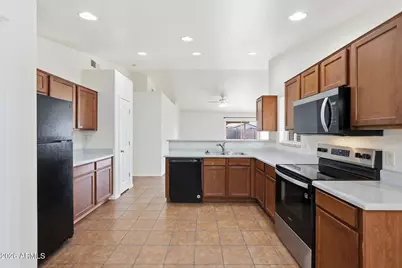 5305 S 27th Drive, Phoenix, AZ 85041 - Photo 9