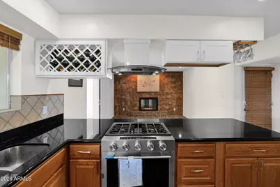 3833 E Desert Cove Avenue, Phoenix, AZ 85028 - Photo 9