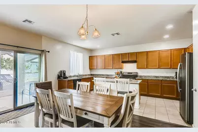 6144 W Freeway Lane, Glendale, AZ 85302 - Photo 5