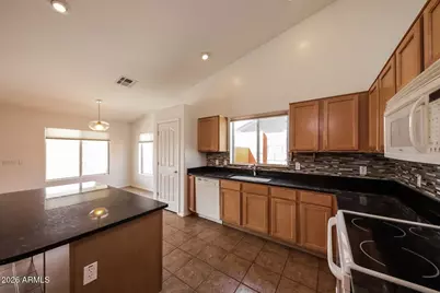 5716 S 30th Lane, Phoenix, AZ 85041 - Photo 7