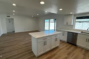 4140 W Orchid Ln, Phoenix, AZ 85051 - Photo 7