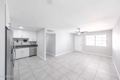 8201 W Earll Drive, Phoenix, AZ 85033 - Photo 9