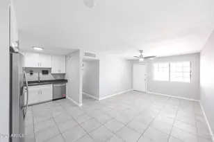 8201 W Earll Dr, Phoenix, AZ 85033 - Photo 9