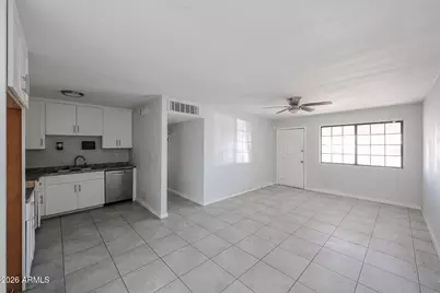 8201 W Earll Drive, Phoenix, AZ 85033 - Photo 9