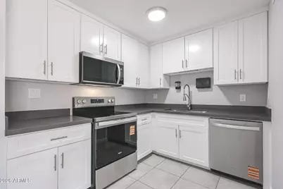 8201 W Earll Drive, Phoenix, AZ 85033 - Photo 11