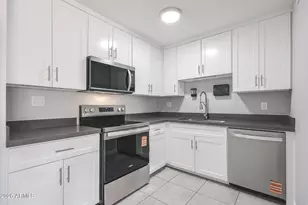 8201 W Earll Dr, Phoenix, AZ 85033 - Photo 11