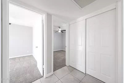 8201 W Earll Drive, Phoenix, AZ 85033 - Photo 23