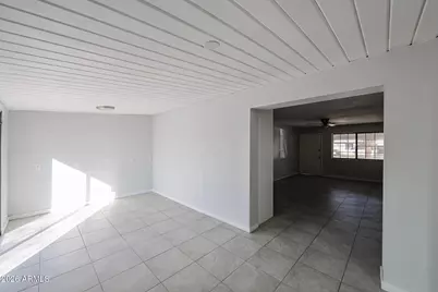 8201 W Earll Drive, Phoenix, AZ 85033 - Photo 13