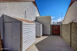 1208 E Wickieup Ln, Phoenix, AZ 85024 - Photo 15