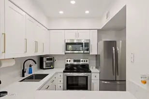 3702 E Monterosa St, Phoenix, AZ 85018 - Photo 7