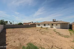 3025 N 37th Dr, Phoenix, AZ 85019 - Photo 23
