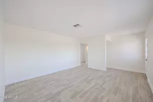 3025 N 37th Dr, Phoenix, AZ 85019 - Photo 19