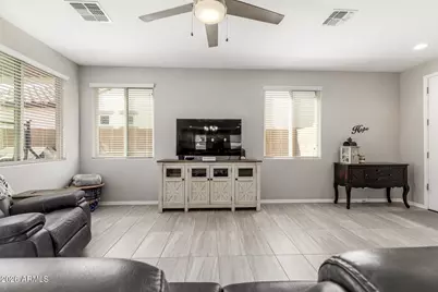 10043 W Robin Lane, Peoria, AZ 85383 - Photo 5