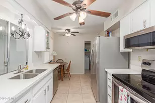 10922 W Santa Fe Dr, Sun City, AZ 85351 - Photo 9