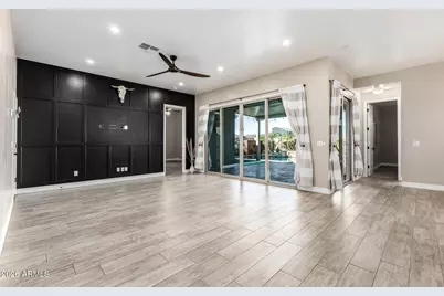 8514 S 8th Lane, Phoenix, AZ 85041 - Photo 7