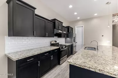 8514 S 8th Lane, Phoenix, AZ 85041 - Photo 5