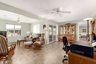 10910 W Hutton Dr, Sun City, AZ 85351 - Photo 13