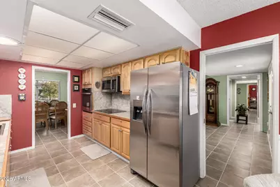 10910 W Hutton Drive, Sun City, AZ 85351 - Photo 11