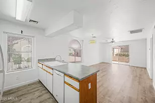 7040 W Olive Ave, Peoria, AZ 85345 - Photo 11