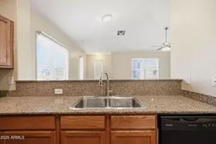 5617 S 21st Pl, Phoenix, AZ 85040 - Photo 13