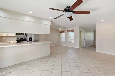 423 W Horseshoe Avenue, Gilbert, AZ 85233 - Photo 9