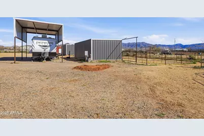 22454 W Steel Horse Road, Congress, AZ 85332 - Photo 37
