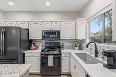 15938 W Port Royale Lane, Surprise, AZ 85379 - Photo 19