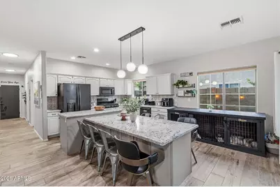 15938 W Port Royale Lane, Surprise, AZ 85379 - Photo 17