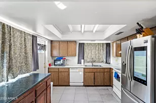 2143 W Eugie Ave, Phoenix, AZ 85029 - Photo 7