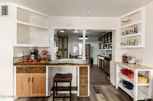 8042 N 28th Ave, Phoenix, AZ 85051 - Photo 7