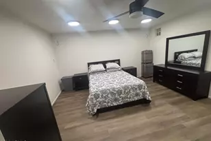 8042 N 28th Ave, Phoenix, AZ 85051 - Photo 33