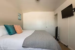 6320 W Mitchell Dr, Phoenix, AZ 85033 - Photo 9