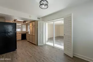 3401 N 37th St, Phoenix, AZ 85018 - Photo 11