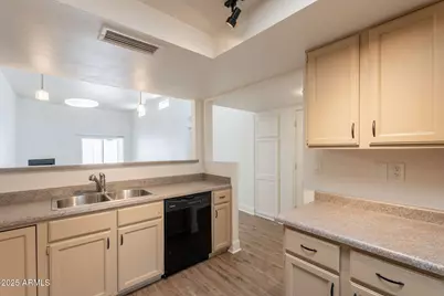 3401 N 37th Street #Unit 13, Phoenix, AZ 85018 - Photo 13