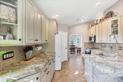 1329 E Mescal Street, Phoenix, AZ 85020 - Photo 9